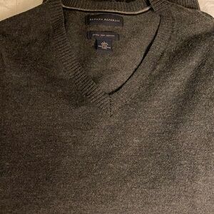 Banana Republic Sweater Men’s L 100% Merino Wool Gray Long Sleeve V Neck Classic